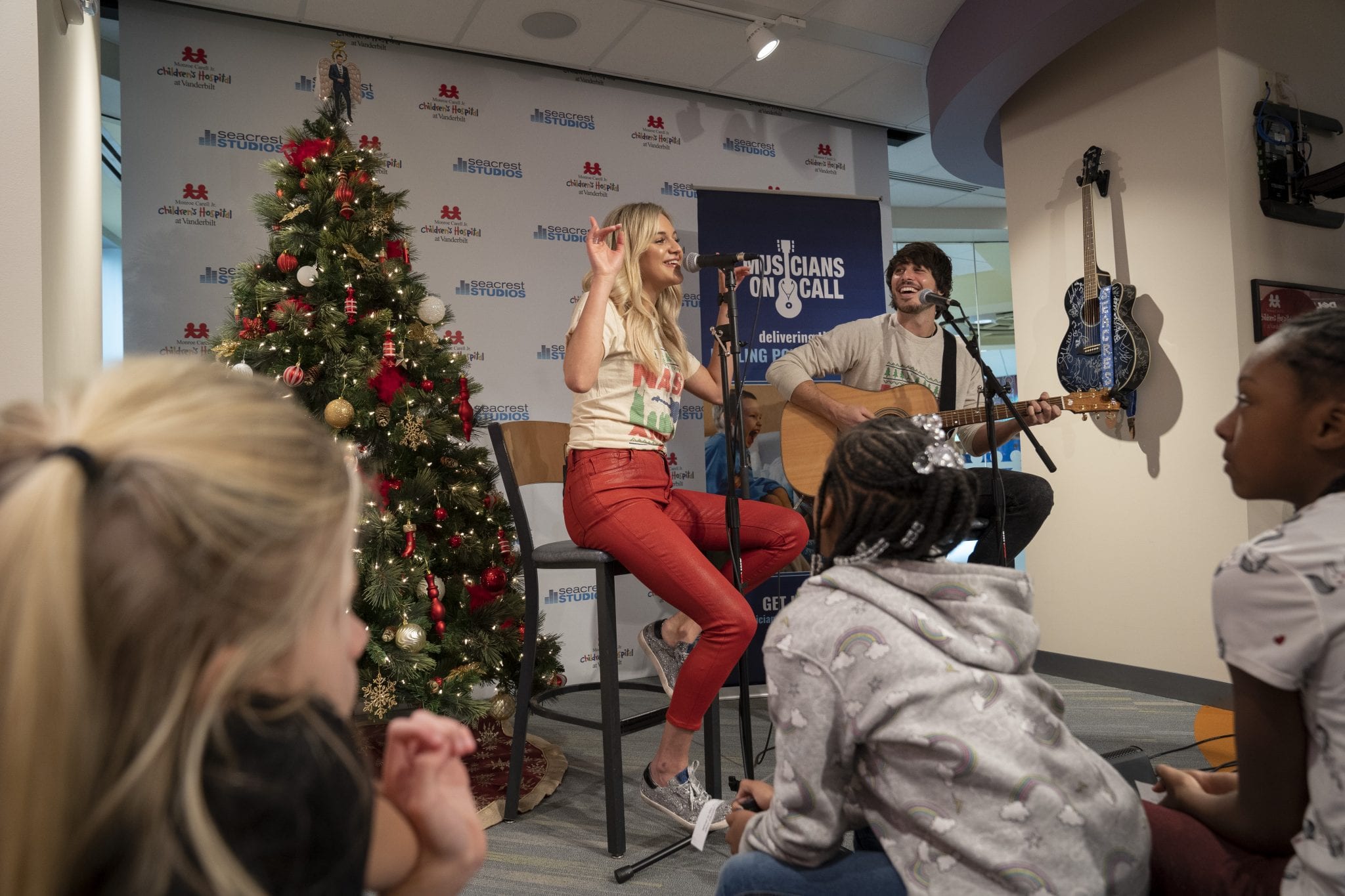Kelsea Ballerini and Morgan Evans joins Musicians On Call in delivering