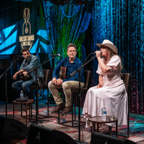 Lauren Alaina Performs beside Charles Esten and Matthew Ramsey