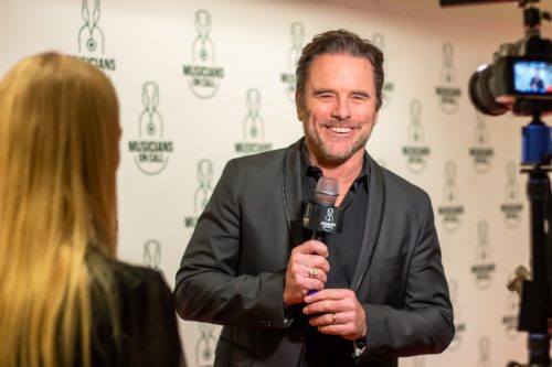 Charles Esten on the red carpet
