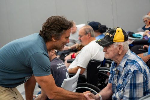 Charles Esten shaking hands with a Veteran