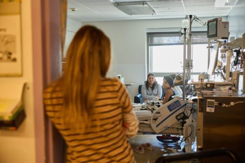 Kristen Bell singing to hospital patient